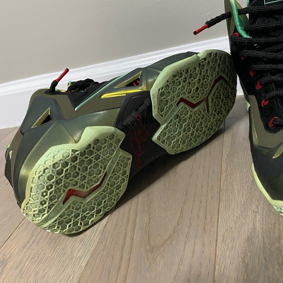 Lebron XI - Picture 6 of 16